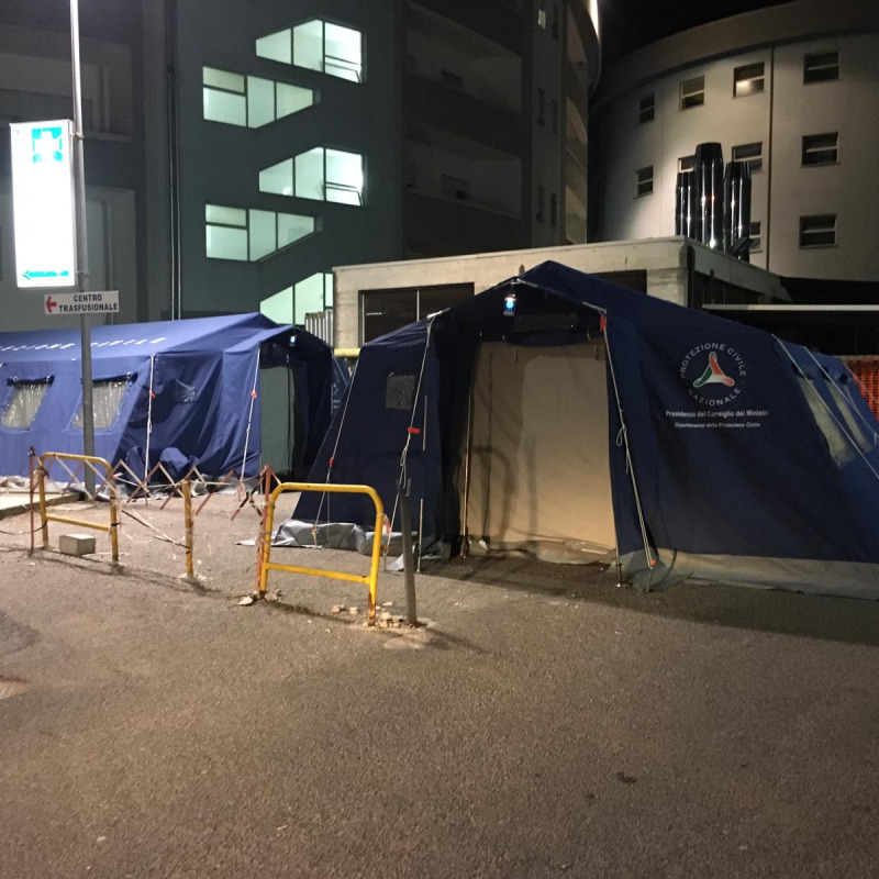 La tenda del triage all'ospedale di Castrovillari