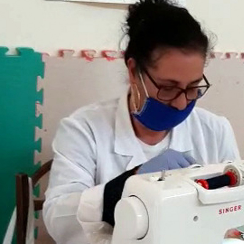 Coronavirus a Messina, casa di riposo attiva laboratorio per la produzione di mascherine