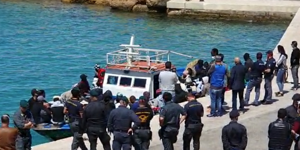 Nuovo sbarco di migranti a Lampedusa: soccorsi in 83 nel canale di Sicilia Nuovo sbarco di migranti a Lampedusa: soccorsi in 83 nel canale di Sicilia