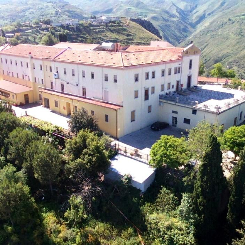 La casa di riposo "Villa Pacis" a San Marco d'Alunzio