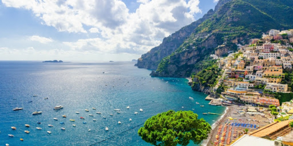 Violenza sessuale su una 15enne in vacanza in Costiera amalfitana: fermato un uomo Violenza sessuale su una 15enne in vacanza in Costiera amalfitana: fermato un uomo