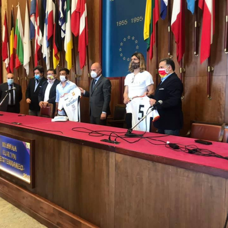 Messina, il "caso mascherine" finisce con un dono