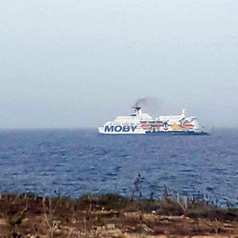 La nave Moby Zazà con a bordo 28 migranti positivi al Coronavirus