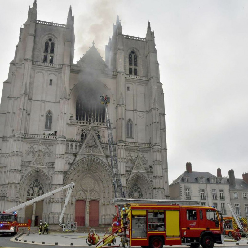 Incendio alla cattedrale di Nantes