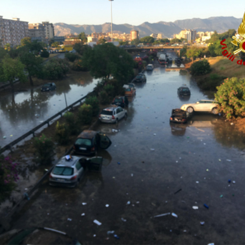 Danni causati dalla bomba d'acqua che si è abbattuta su Palermo
