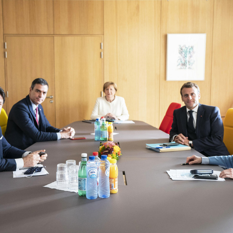 Un momento dell'incontro, negli uffici della delegazione tedesca al Consiglio europeo