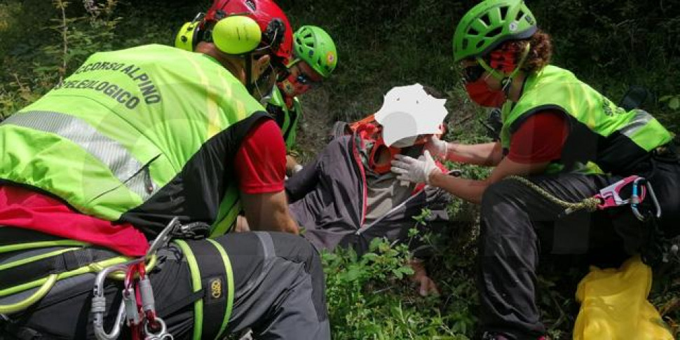 Scivola a causa del ghiaccio: 60enne precipita per 40 metri: ricoverato ...