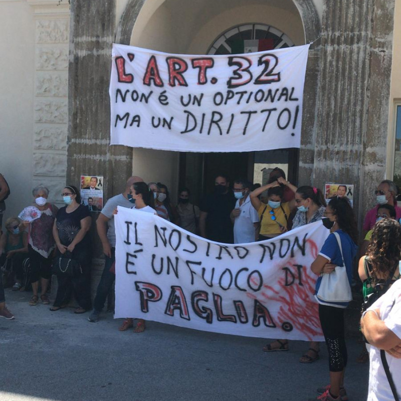 La protesta dei giorni scorsi a Lipari per la morte di Lorenza Famularo