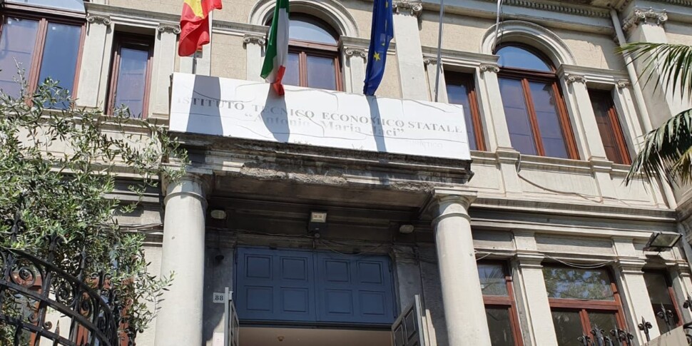 Messina, docente dello Jaci indagato grazie a genitore di uno studente