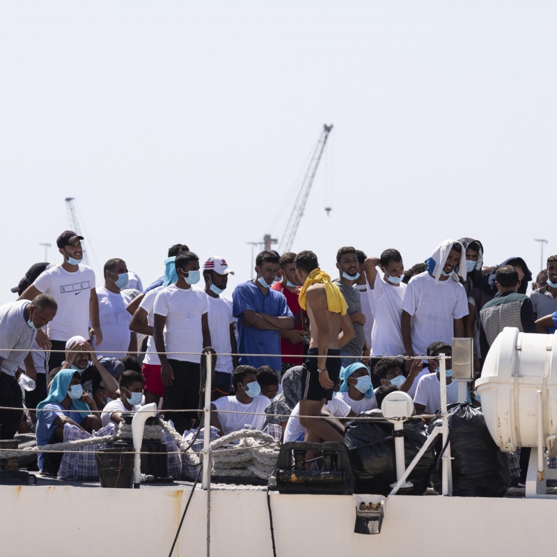 I migranti approdati a Lampedusa e trasferiti a Pozzallo