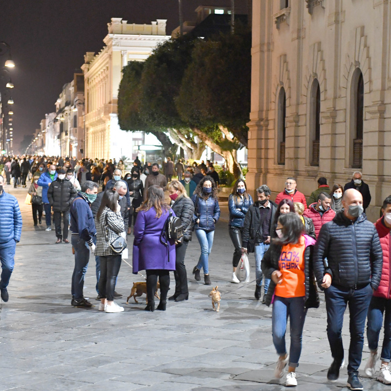 Corso Garibaldi a Reggio Calabria pieno di gente