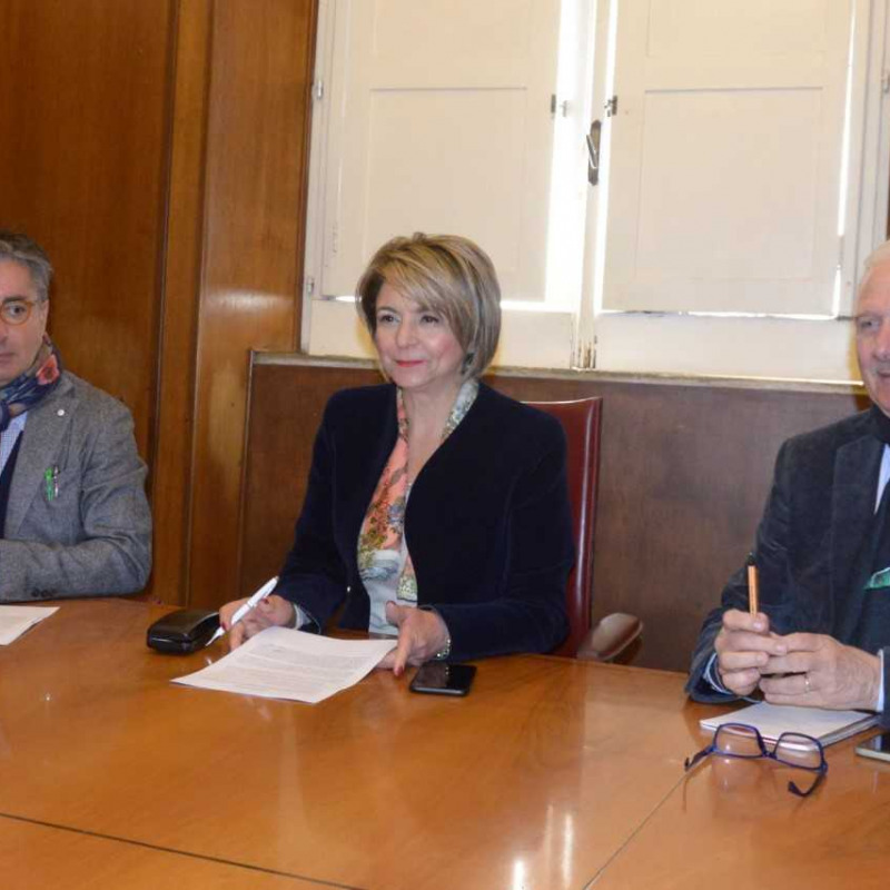 Il segretario generale Domenico Scuglia, il sindaco di Vibo Maria Limardo e l’assessore al Personale Domenico Primerano