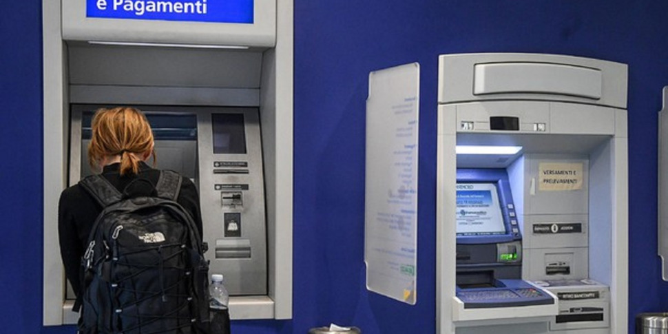 https://assets.gazzettadelsud.it/2020/12/bancomat_ansa-970x485.jpg