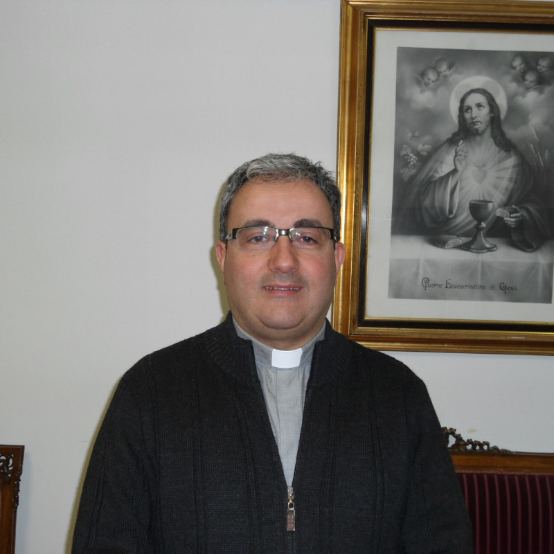 Don Michele Buccieri è il parroco della chiesa Santa Maria della Consolazione di Rende