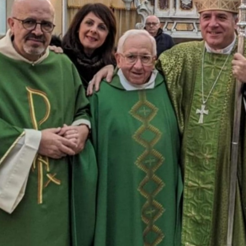 Il diacono Pino Sestito, monsignor Pino Covelli e l'arcivescovo Angelo Raffaele Panzetta
