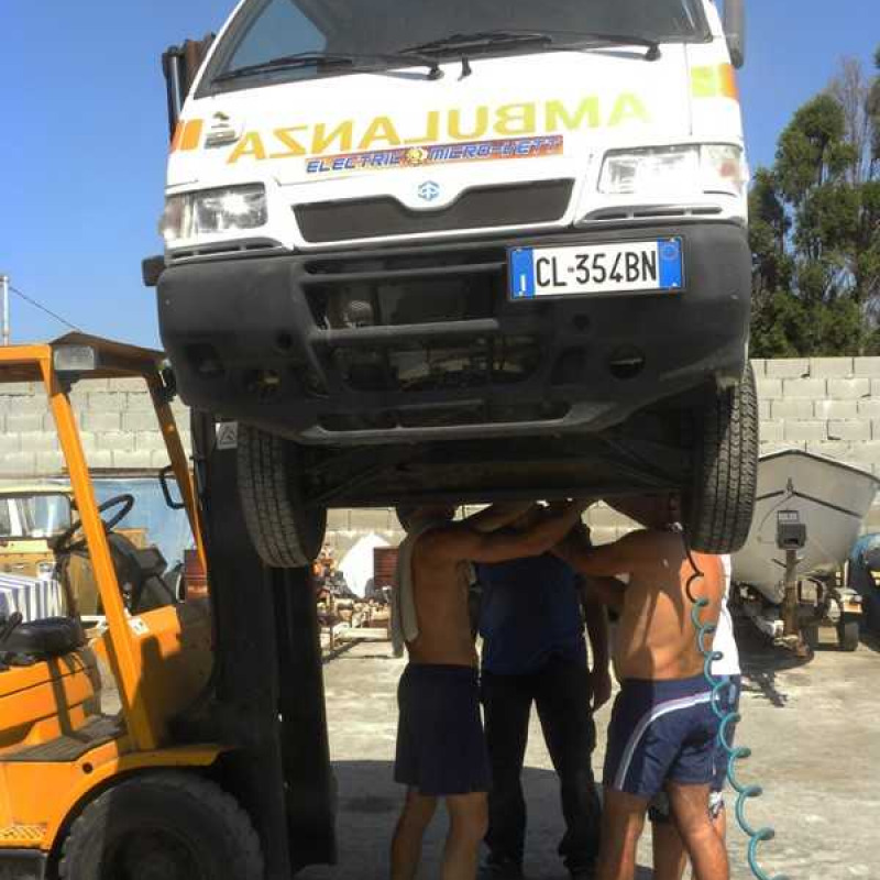 L'ambulanza dei volontari di Stromboli è in riparazione
