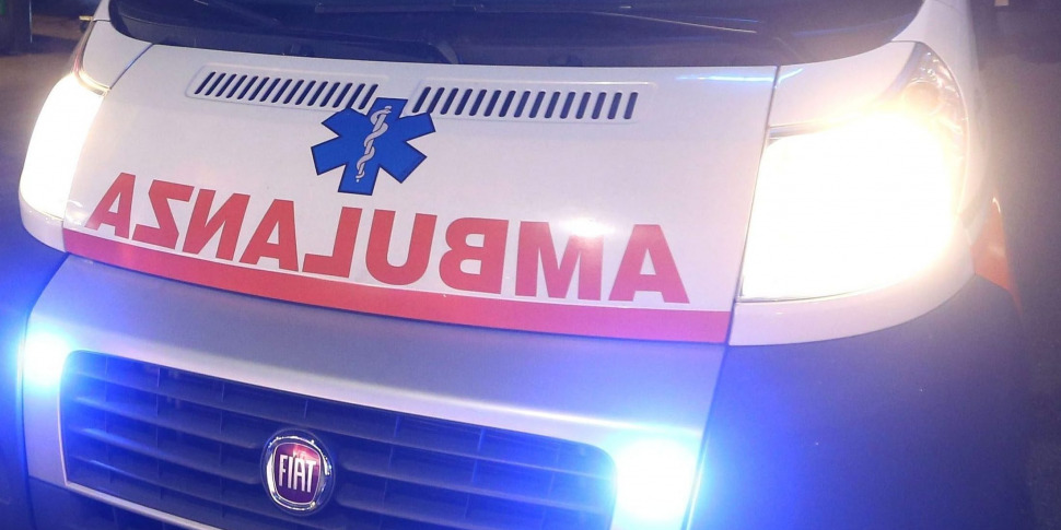 Due ragazze di 16 anni sul monopattino finiscono sotto due auto a Palermo, ricoverate in gravi condizioni