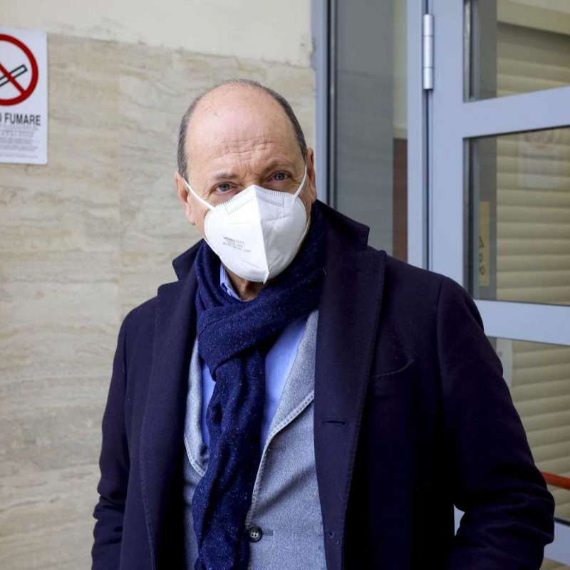 Il direttore del Dipartimento Asp di Cosenza, Mario Marino rimasto bloccato all'aeroporto di Lamezia