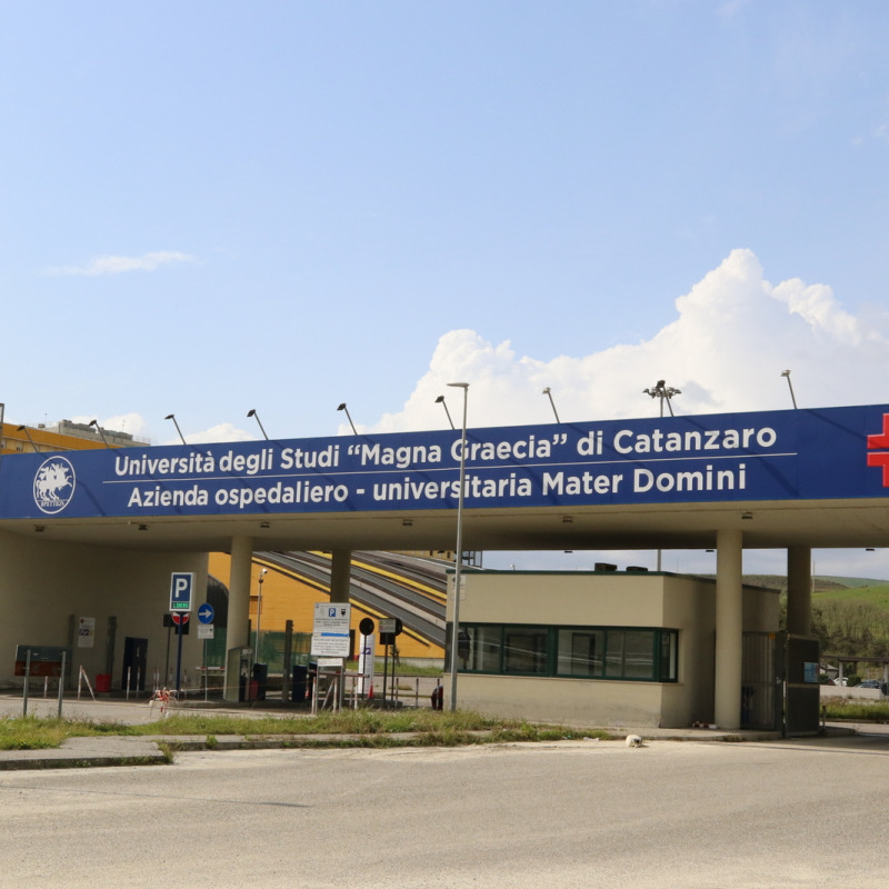 L'ingresso del policlinico dell’Azienda ospedaliero-universitaria “Mater Domini” di Catanzaro
