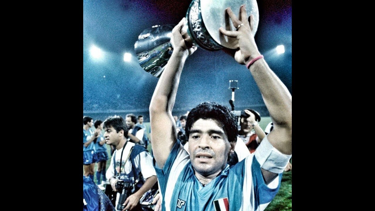 Battuta all'asta per €8,8 milioni la maglia della Mano de Dios di Maradona