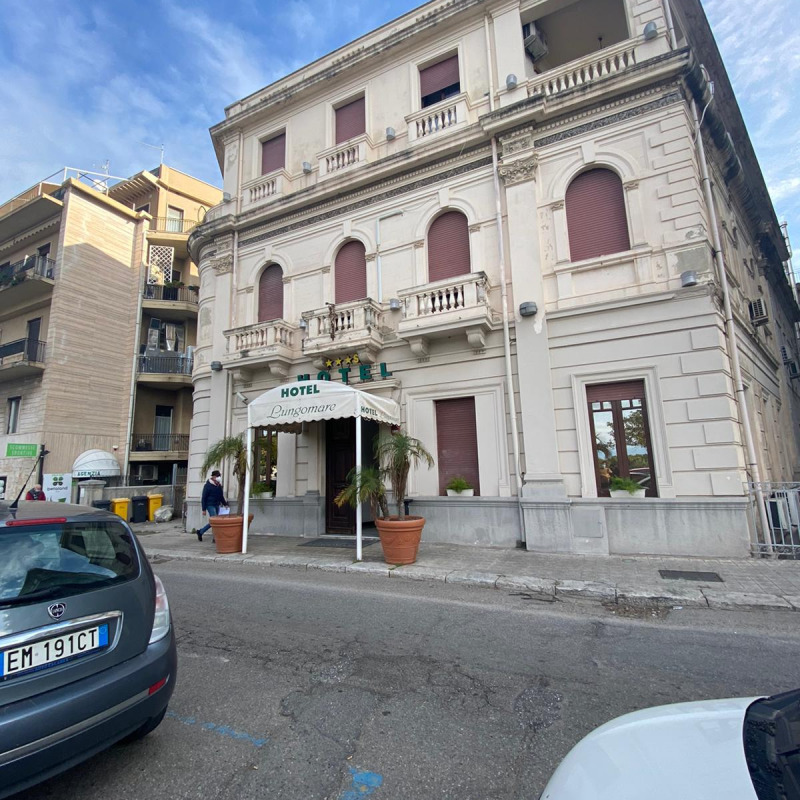 L'Hotel Lungomare di viale Genoese Zerbi a Reggio Calabria