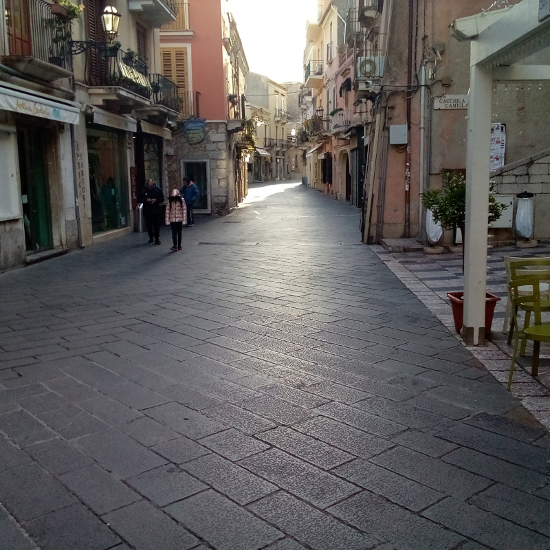 Il centro di Taormina senza turisti a causa della pandemia