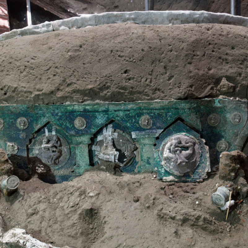 Eros e nozze, a Pompei scoperto un carro mai visto. Ecco le foto