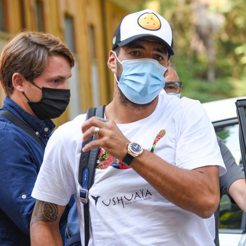 L'attaccante uruguaiano Luis Suarez a Perugia per sostenere l'esame di italiano all'UniversitÃ  per stranieri, il 17 settembre 2020. ANSA/CROCCHIONI