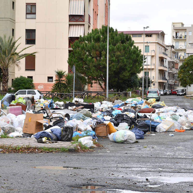 Reggio invasa dai rifiuti