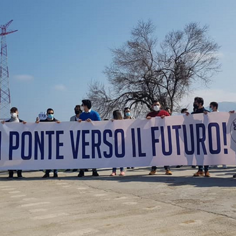 La manifestazione a Torre Faro con la Lega Giovani che ha ribadito il sì al Ponte sullo Stretto