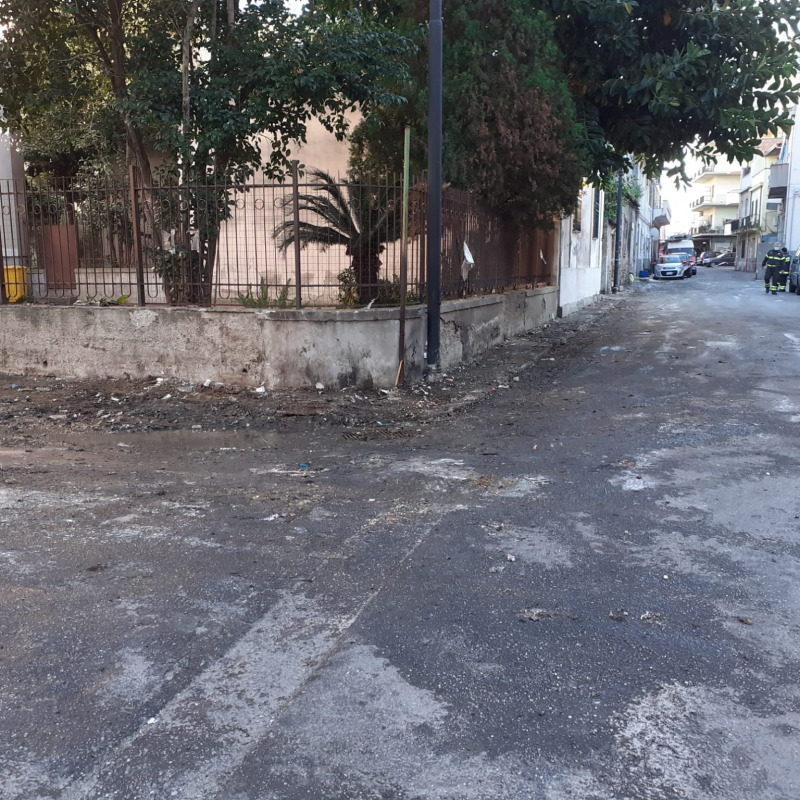 Una delle strade di Gallico ripulite dai rifiuti