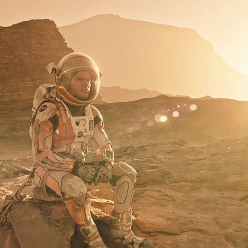 Uno sguardo sul Pianeta Rosso. Un fotogramma da "Il Sopravvissuto.The Martian" (Ridley Scott) con Matt Damon