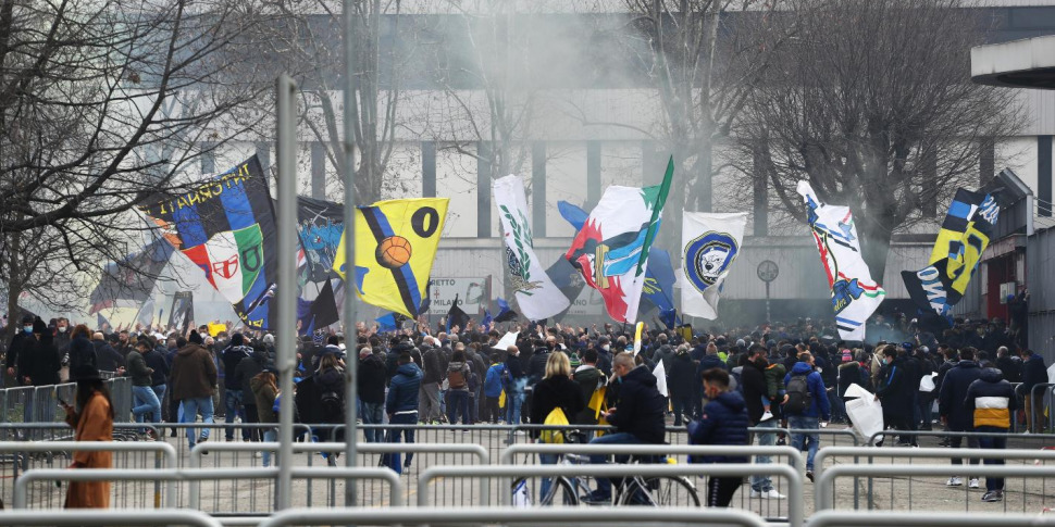 https://assets.gazzettadelsud.it/2021/02/tifosi-inter-970x485.jpg