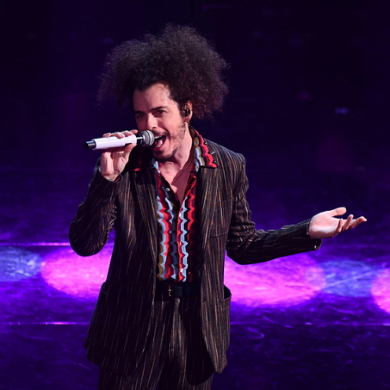 epa09054953 Italian singer Davide Shorty performs on stage at the Ariston theater during the 71st Sanremo Italian Song Festival, in Sanremo, Italy, 05 March 2021. The festival runs from 02 to 06 March. EPA/ETTORE FERRARI