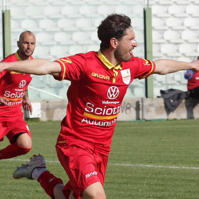 Calcio, una poltrona per tre in Serie D