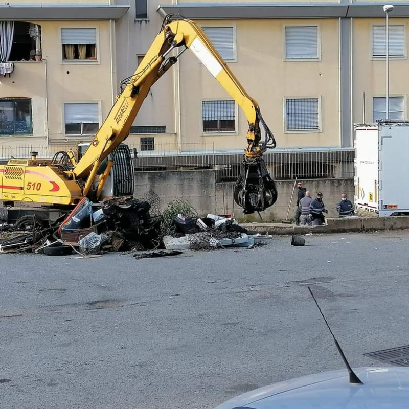 Il quartiere di Arghillà, a Reggio, ripulito dai rifiuti