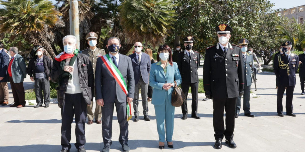 Il 25 aprile a Messina nel cuore della pandemia. L'omaggio delle ...