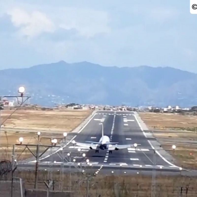 La pista dell'aeroporto di Reggio Calabria