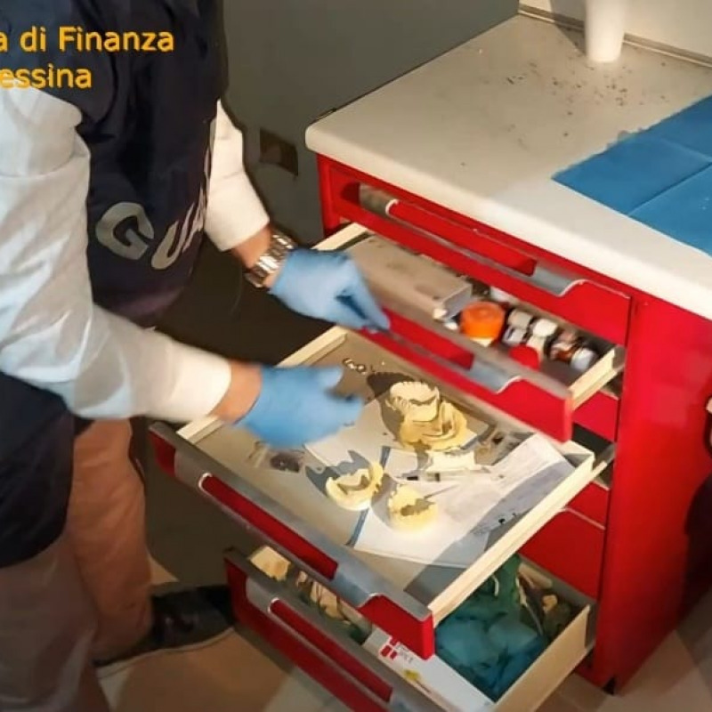 Pace del Mela, la guardia di finanza scopredentista abusivo. Denunciato un 55enne