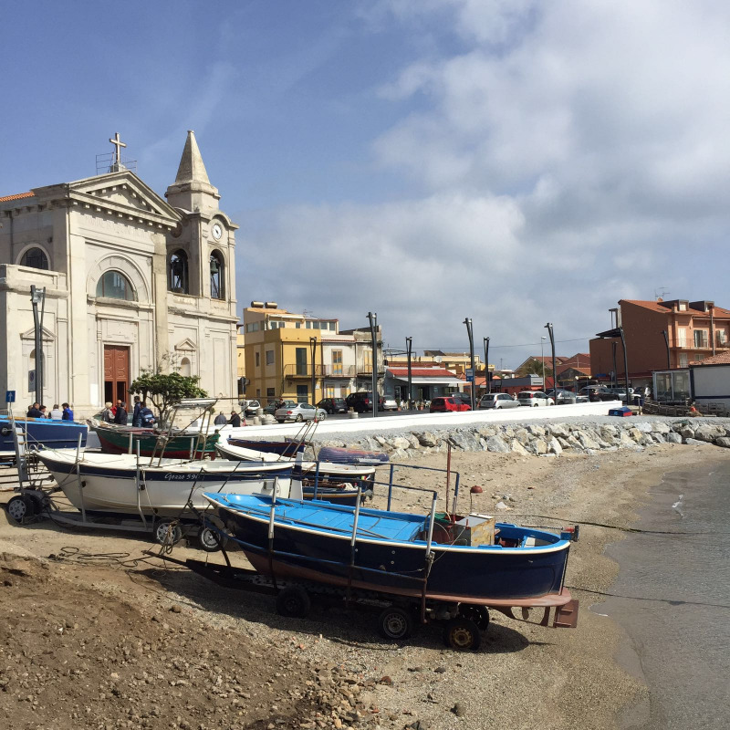 Uno scorcio della piazza di Torre Faro a Messina