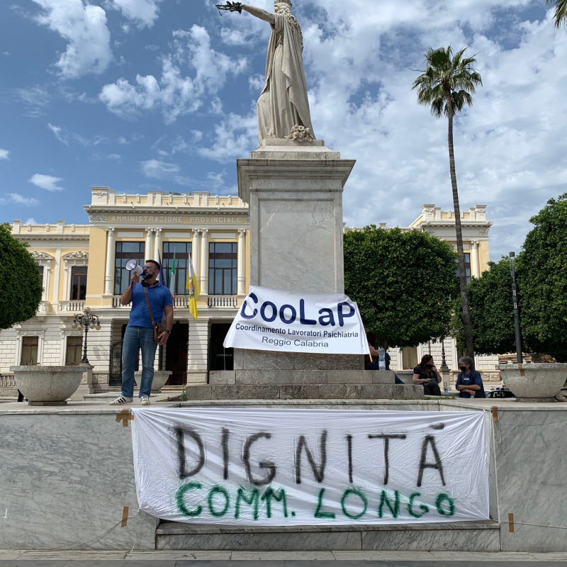 La protesta dei lavoratori impegnati nell’assistenza dei pazienti psichiatrici a Reggio
