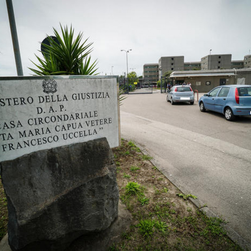 L'esterno del carcere di Santa Maria Capua Vetere, Caserta