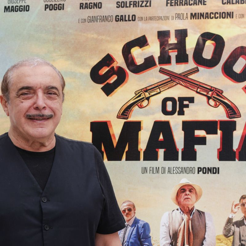 L’attore messinese Nino Frassica nel film "School of Mafia"