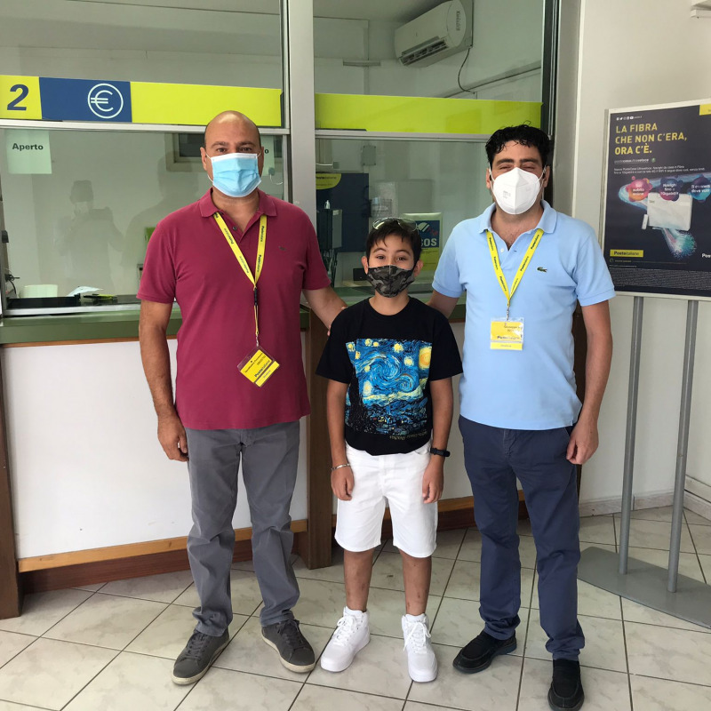 Motta San Giovanni: bambino di 8 anni si presenta alla Posta per spedire lettera a Babbo Natale