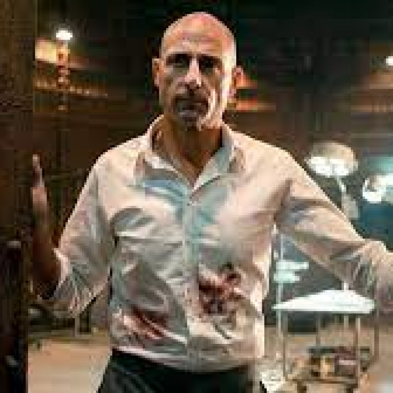 Mark Strong. La storia punta tutto su talento e versatilità del protagonista