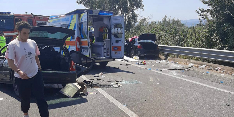 Sibari, Gravissimo Incidente Sulla SS106. Tre Morti E Un Ferito Grave ...