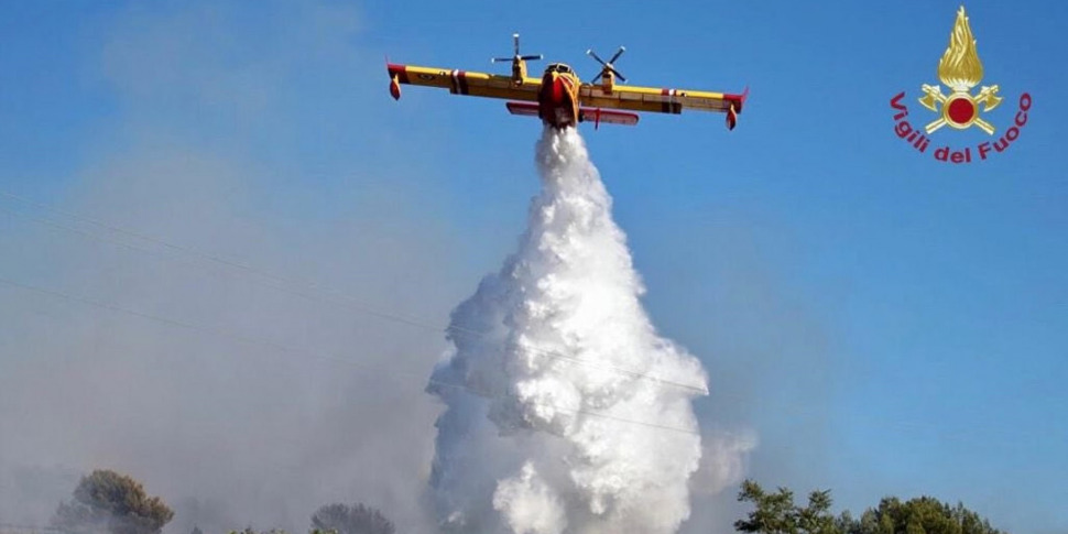 48 incendi oggi in Sicilia. Decine hanno distrutto sterpaglie e macchia mediterranea e alcuni hanno interessato anche i boschi 48 incendi oggi in Sicilia. Decine hanno distrutto sterpaglie e macchia mediterranea e alcuni hanno interessato anche i boschi