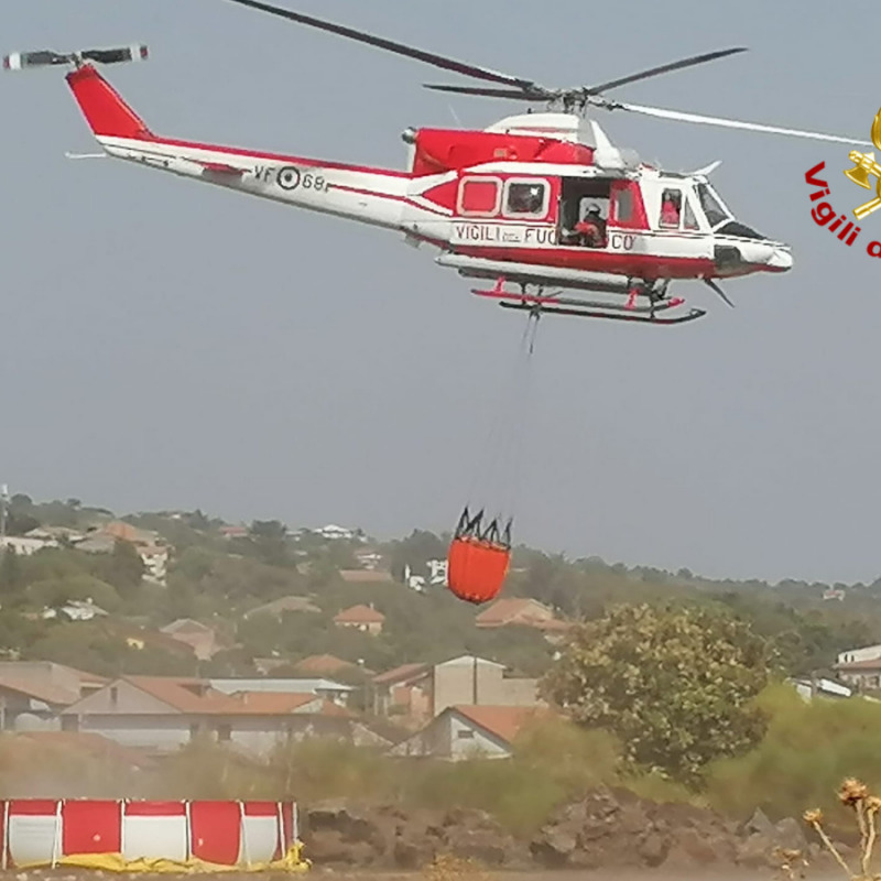 Roghi anche nel catanese: un incendio a Belpasso