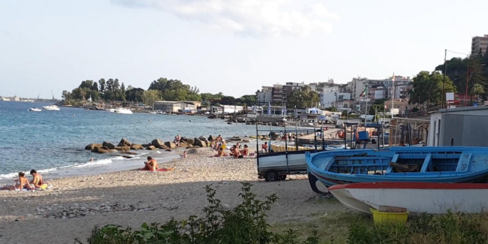 Barche abbandonate a Messina: al via la bonifica delle spiagge