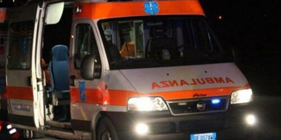 Tragedia della strada in Sardegna, auto contro il muro di una casa: morti un uomo e una donna, gravi due bambini